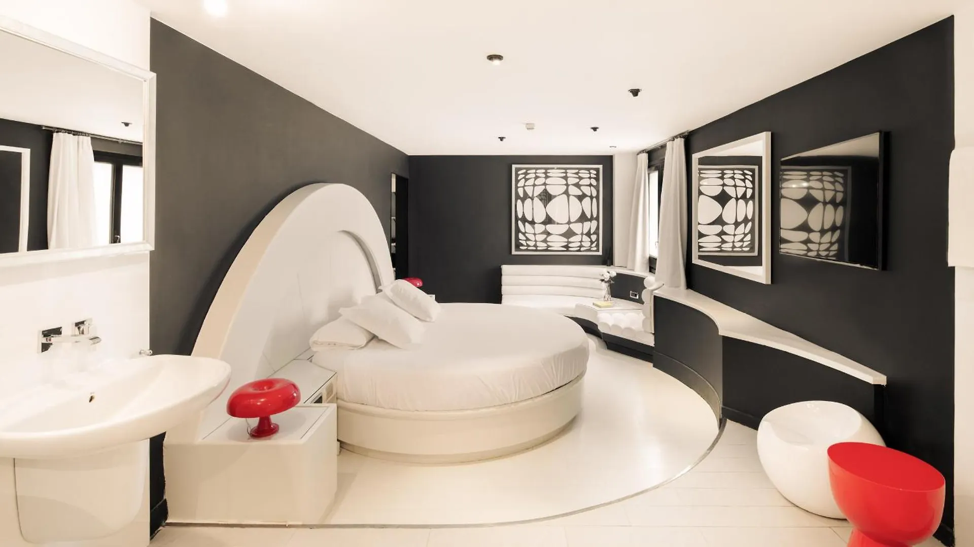 מלון ברצלונה La Franca Travellers Adults Only 2*,